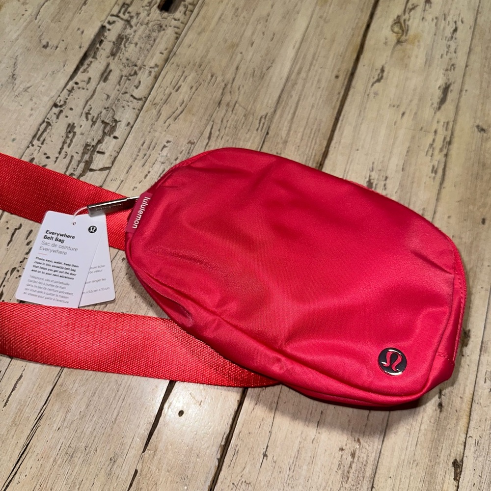 Lululemon Everywhere Belt Bag 1L Lip Gloss New with Tags - Picture 1 of 6